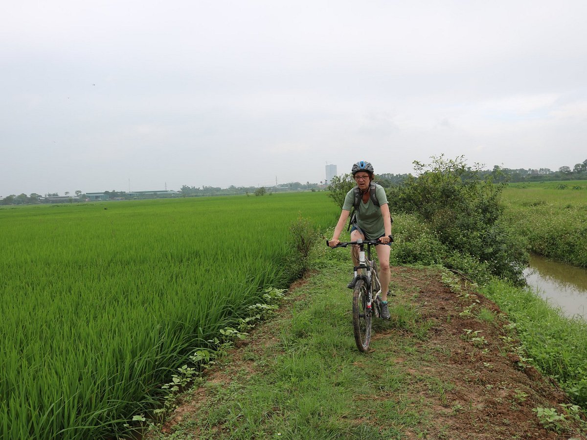 Hanoi Cycling Day Tour Chem Tay Tuu Dong Ngac